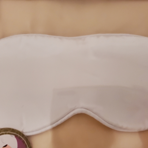 Selling Set of Two Satin Sleep Eye Mask and Pillow Case - Picture 5 of 6